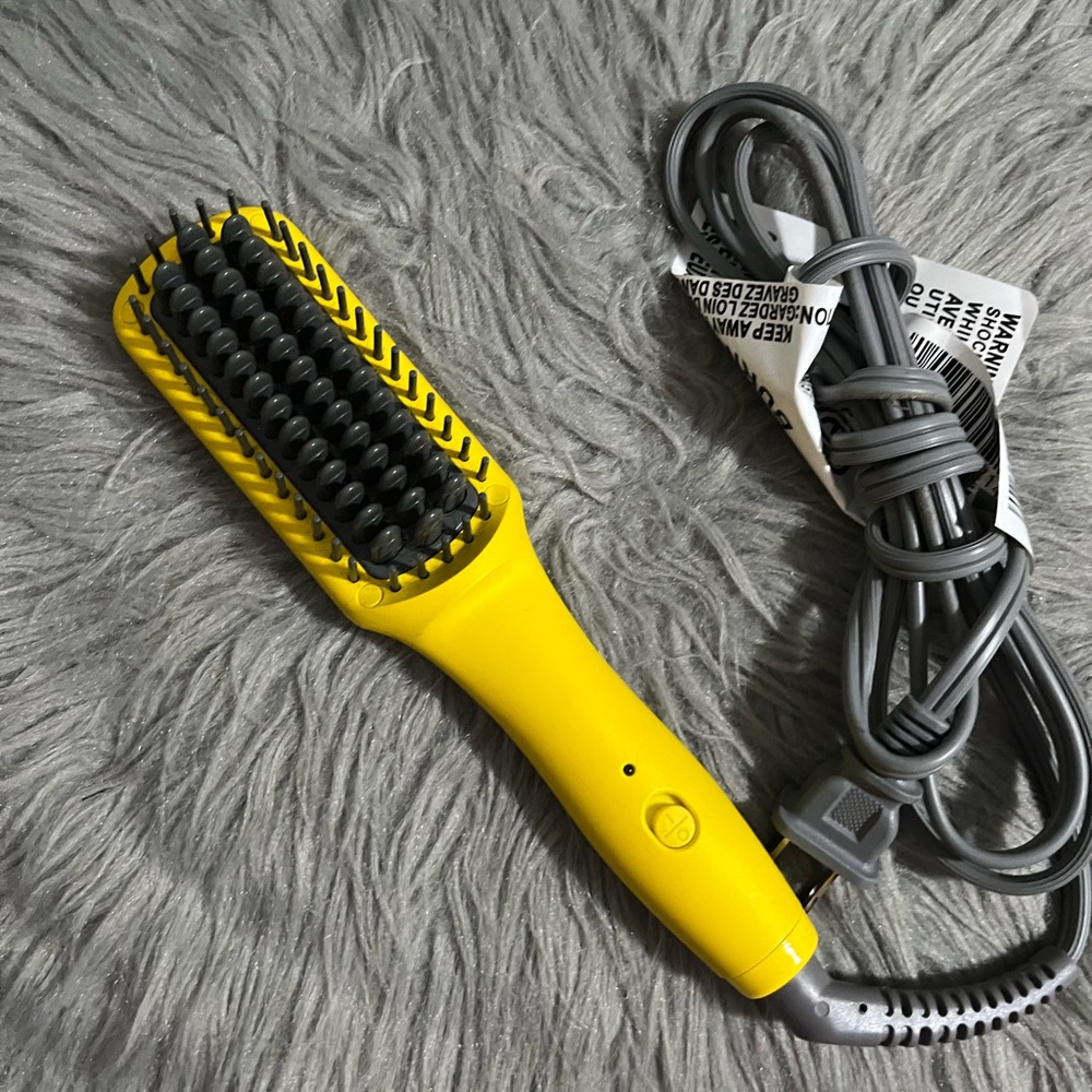 Drybar mini brush crush, works. Like new, no box or tags.
